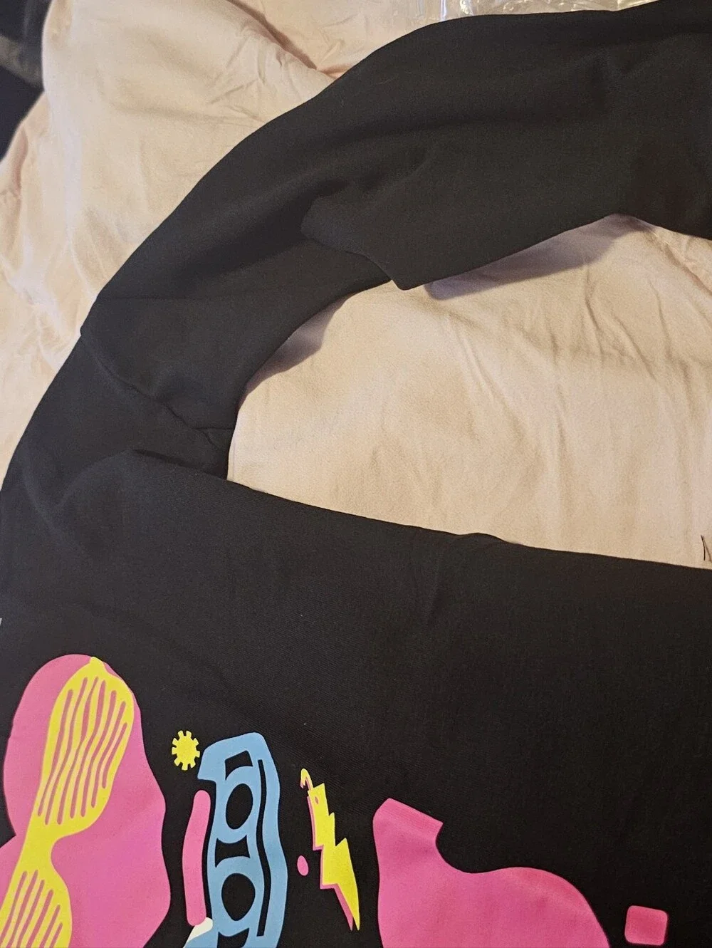I Heart The 80s Neon Graphic Party Shirt - Black